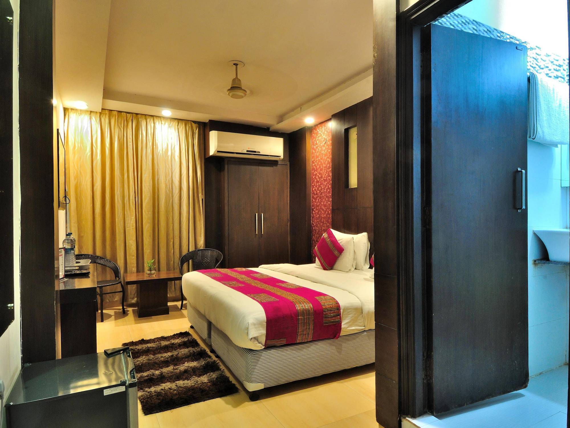 ניו דלהי Hotel Shelton מראה חיצוני תמונה