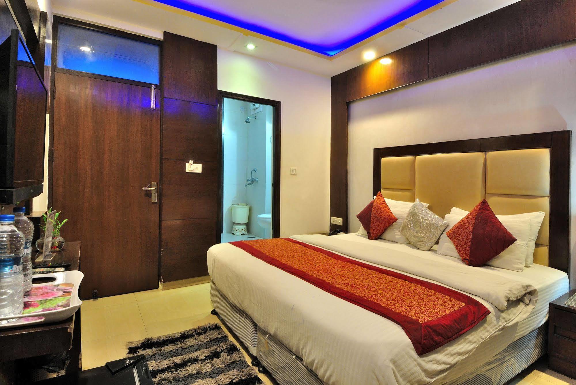 ניו דלהי Hotel Shelton מראה חיצוני תמונה